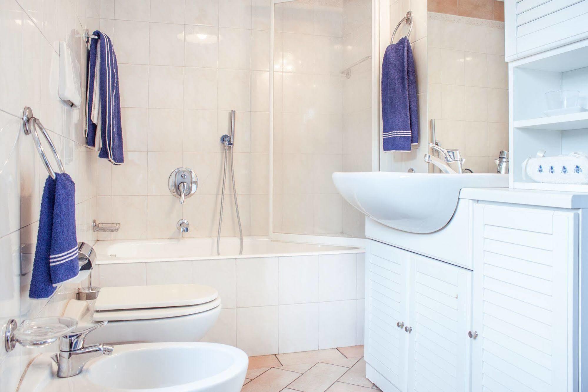 Casa La Viola Blu Bed & Breakfast Cernobbio Bagian luar foto